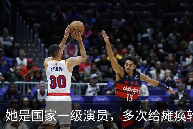 她是国家一级演员，多次给瘫痪轮椅的丈夫戴绿帽，儿子如今也是演员